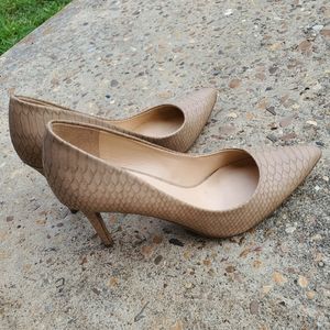 Jessica Simpson nude stiletto